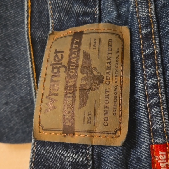 Wrangler Jeans - Picture 2 of 3